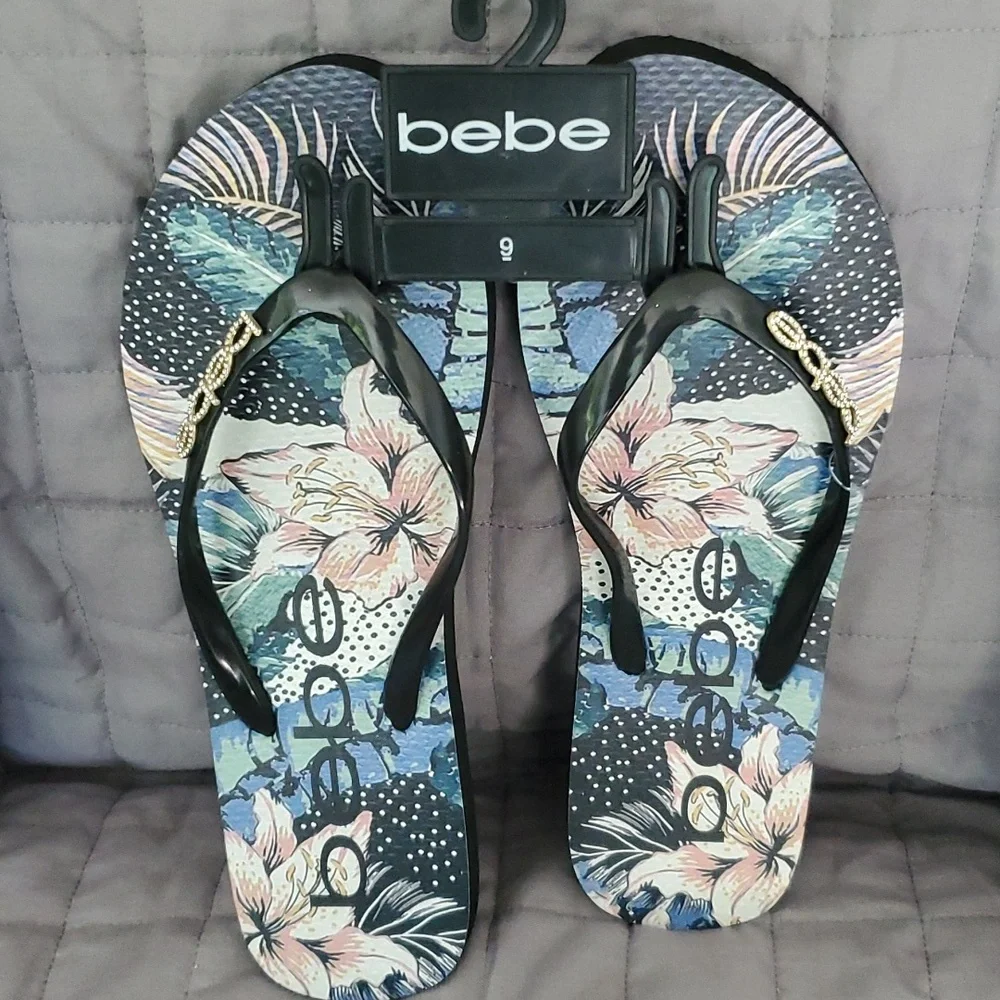 NWT Beach Ready Pink bebe Rhinestone Floral Flip Flops - Picture 4 of 10
